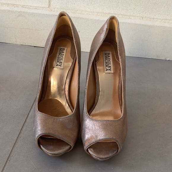 Badgley Mischka peep toe platform heels - Picture 2 of 5